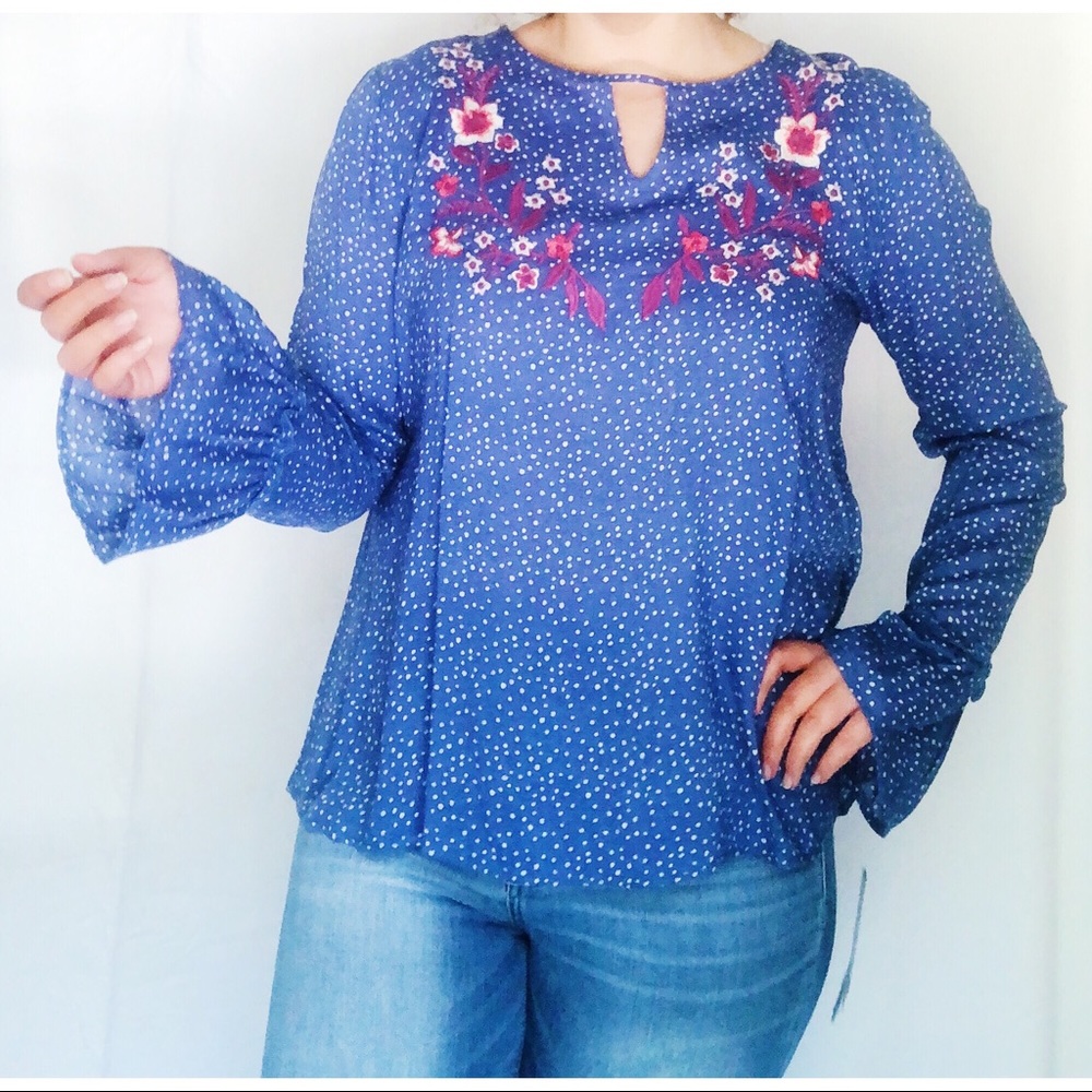 Bell sleeve blouse